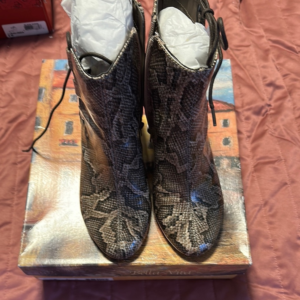 Bella Vita Gray and Black Ankle Boots Rugged Style